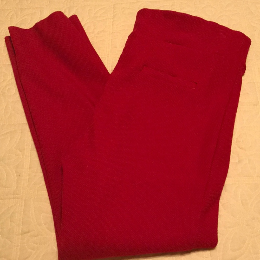 Red capris